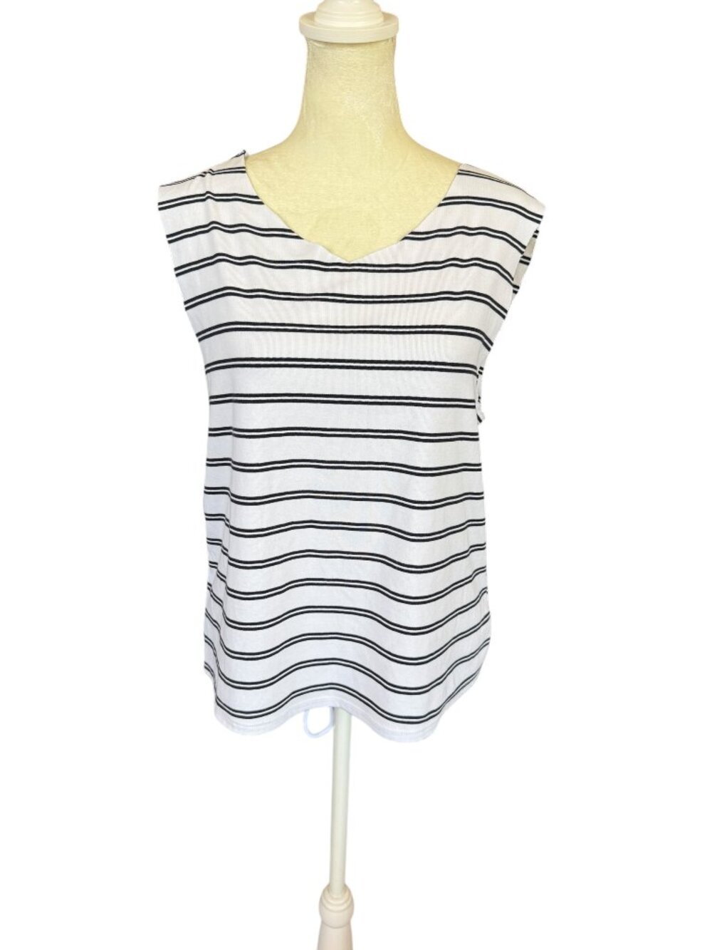 Free Assembly black and white horizontal striped v-neck tank top women's XL